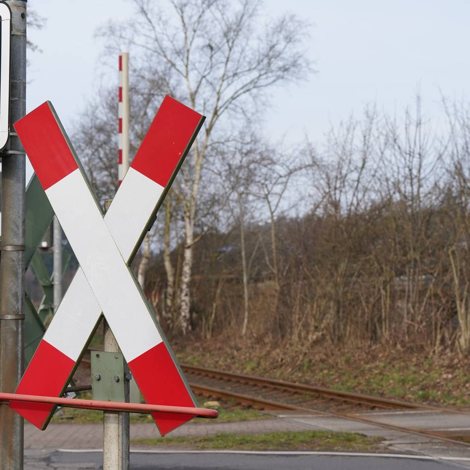 Unfall in Willich: Mann wird am Bahnübergang tödlich verletzt