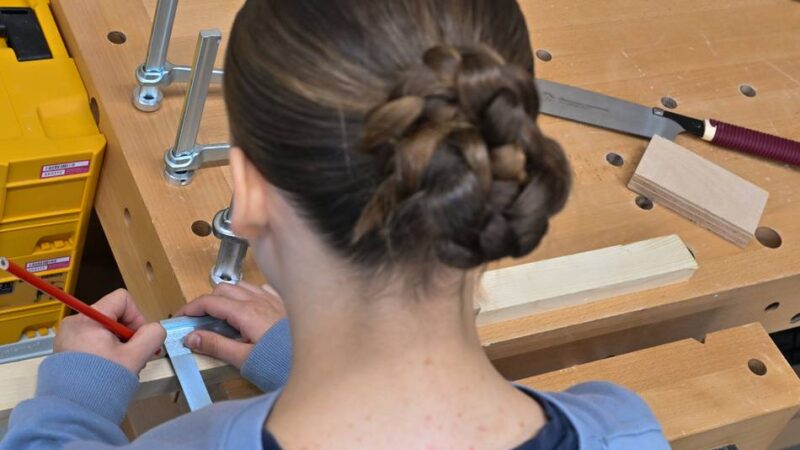 IHK bietet Berufsberatung in Krefeld einmal anders: Neuer Pop-up-Store „Ausbildung“ eröffnet an der Rheinstraße