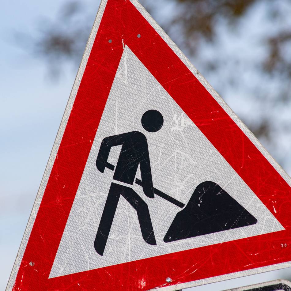 Verkehrsbehinderungen in Krefeld: Leyentalstraße sackt plötzlich ab – Sanierung ab Montag