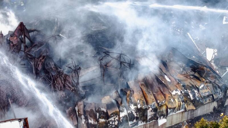 Großbrand an der Niederstraße: Der Geruch des Feuers – Monheim im Ausnahmezustand