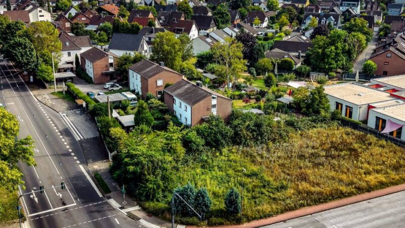 Wirtschaft und Tourismus in Langenfeld: Hotel aus gebrauchten Seefrachtcontainern legt an