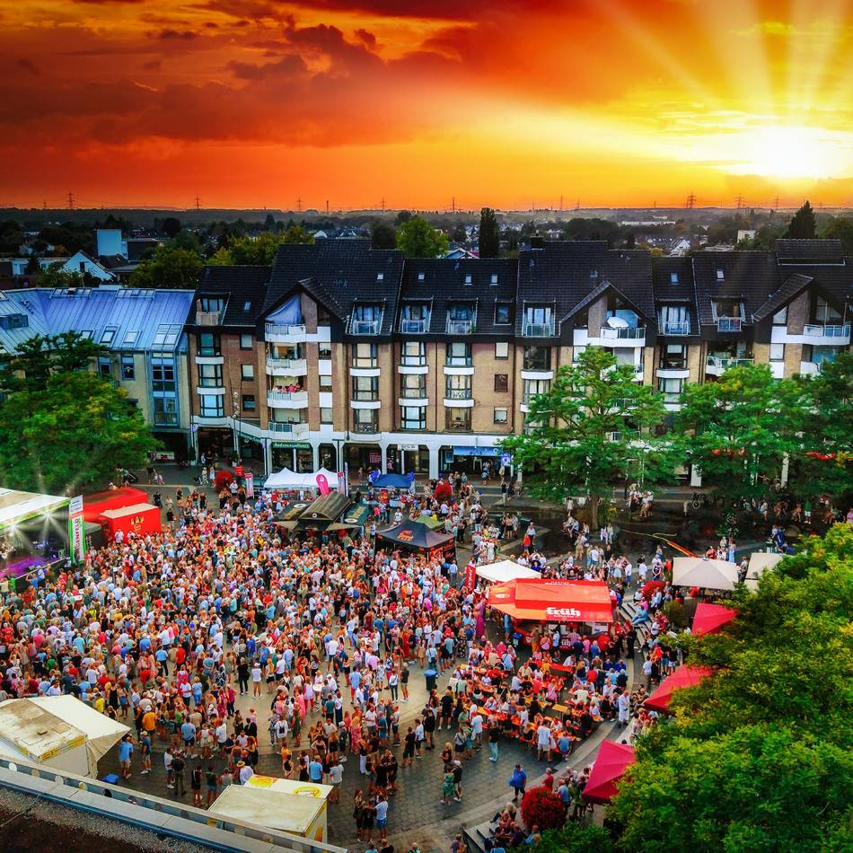 Tolle Stimmung bei Sommertemperaturen: Papa’z Finest begeistert mit Auftritt bei „Langenfeld Live“