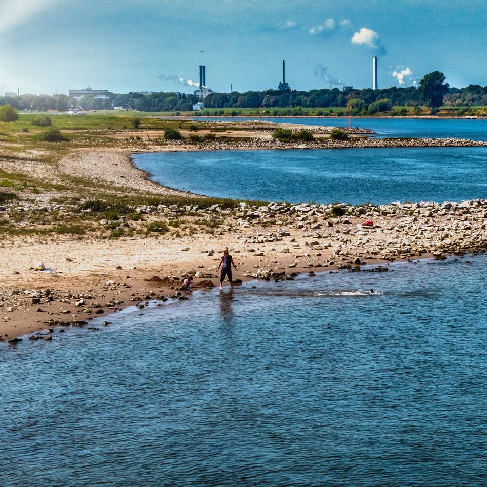 Nach Entscheidung in Düsseldorf: Warum Monheim kein Badeverbot im Rhein ausspricht