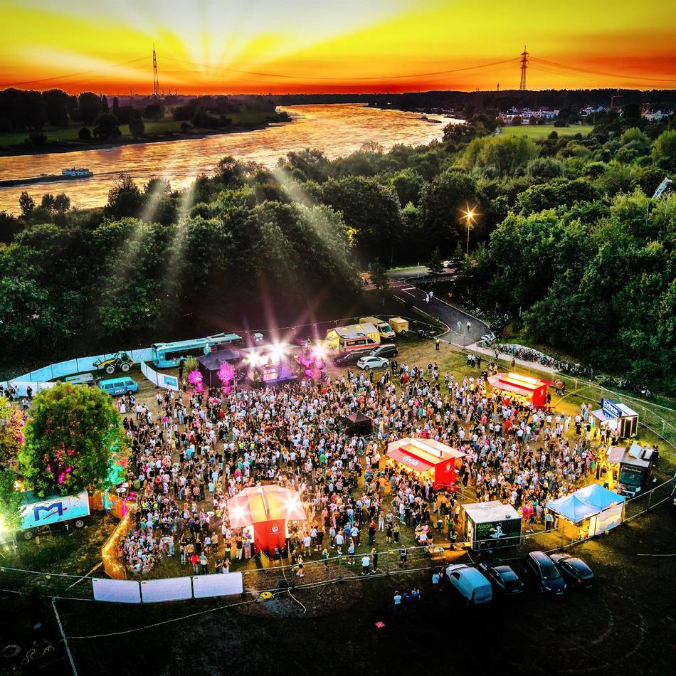 Viele namhafte DJs: Peto Summerbeats lockt Tausende auf die Baumberger Bürgerwiese