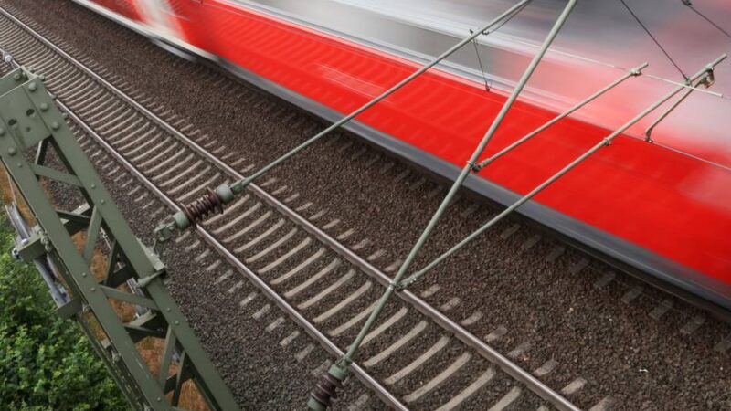 Bahnverkehr in Mönchengladbach: Schadhaftes Kabel sorgte für Verspätungen