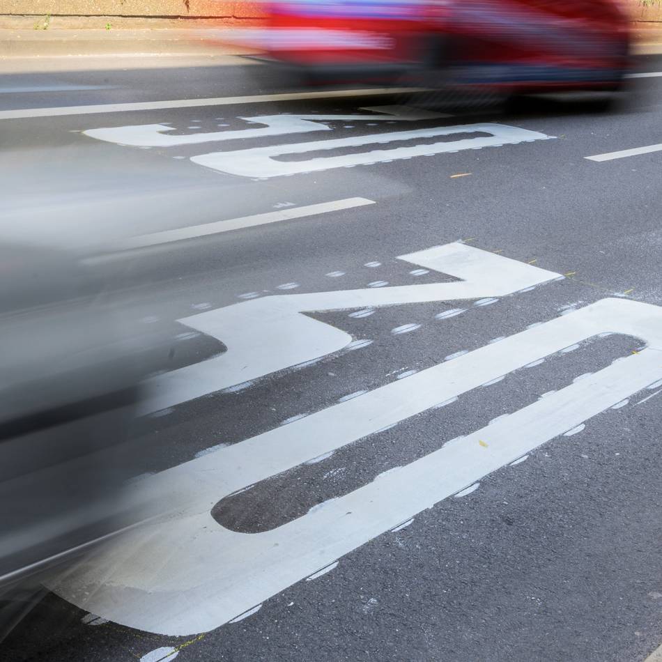 Sicherheit in Rommerskirchen: Neue Straßenmarkierungen pünktlich zum Schulstart