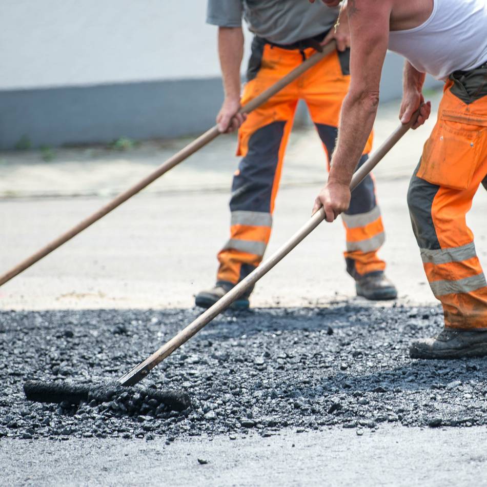 Wegearbeiten in Oppum: Heißer Asphalt – Wege in Oppum nicht betretbar