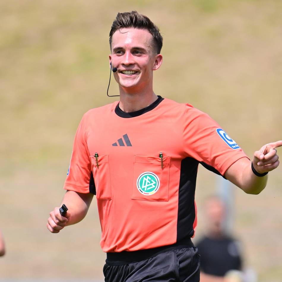 Schiedsrichter Jan Peter Weßels: 24-jähriger Moerser steigt in die Dritte Fußball-Bundesliga auf
