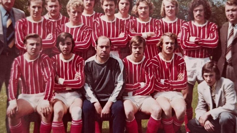 Sonsbecker Aufstiegsmannschaft sieht sich nach 50 Jahren wieder: Meisterliche Fußball-Erinnerungen an die Siebziger