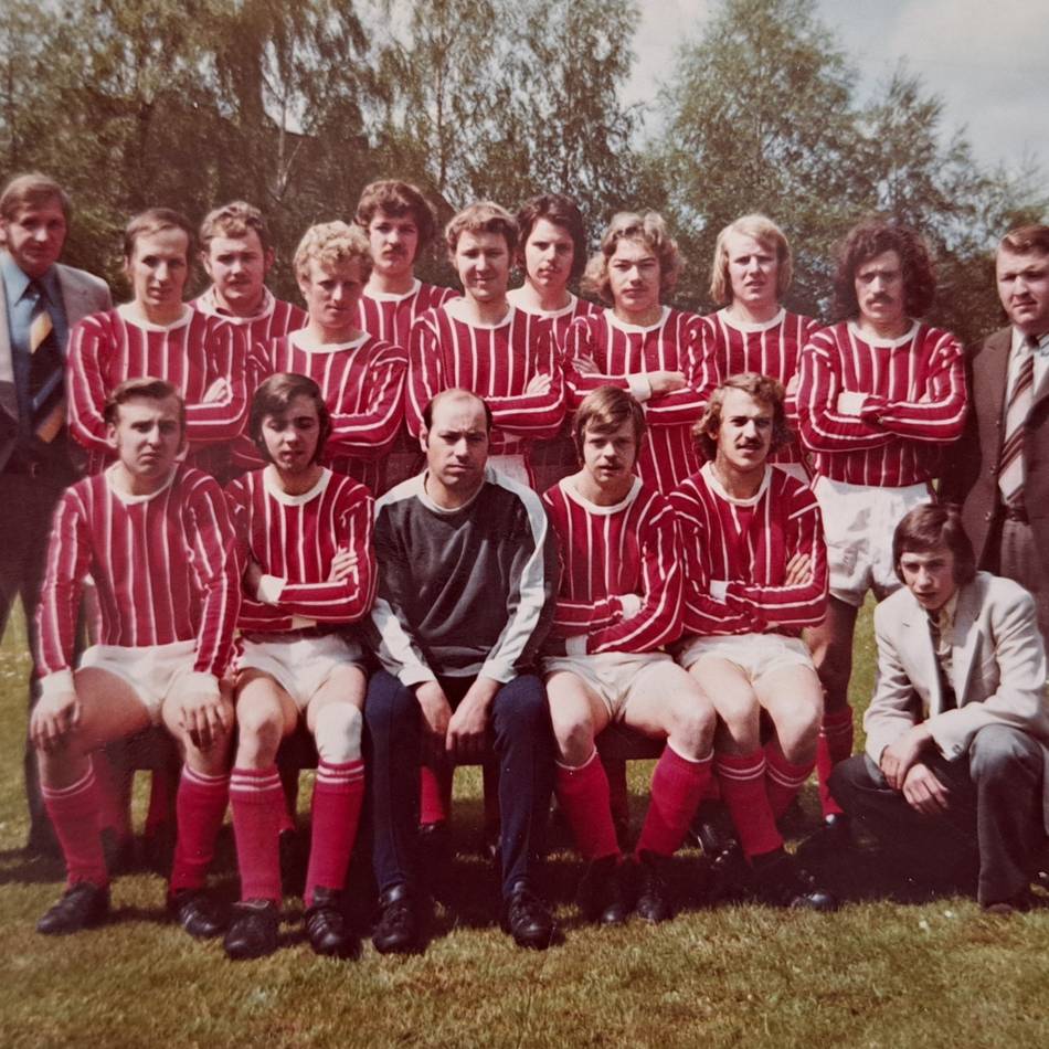 Sonsbecker Aufstiegsmannschaft sieht sich nach 50 Jahren wieder: Meisterliche Fußball-Erinnerungen an die Siebziger