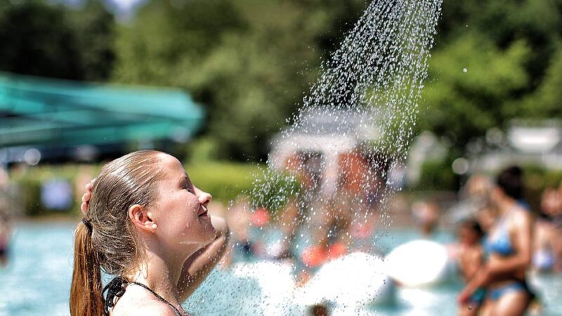 Schwimmen in Hilden: Waldbad setzt nach Flaute auf heiße Tage