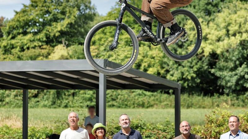 Voll im Trend: Hildener Dirtbiker feiern modernisierte Anlage