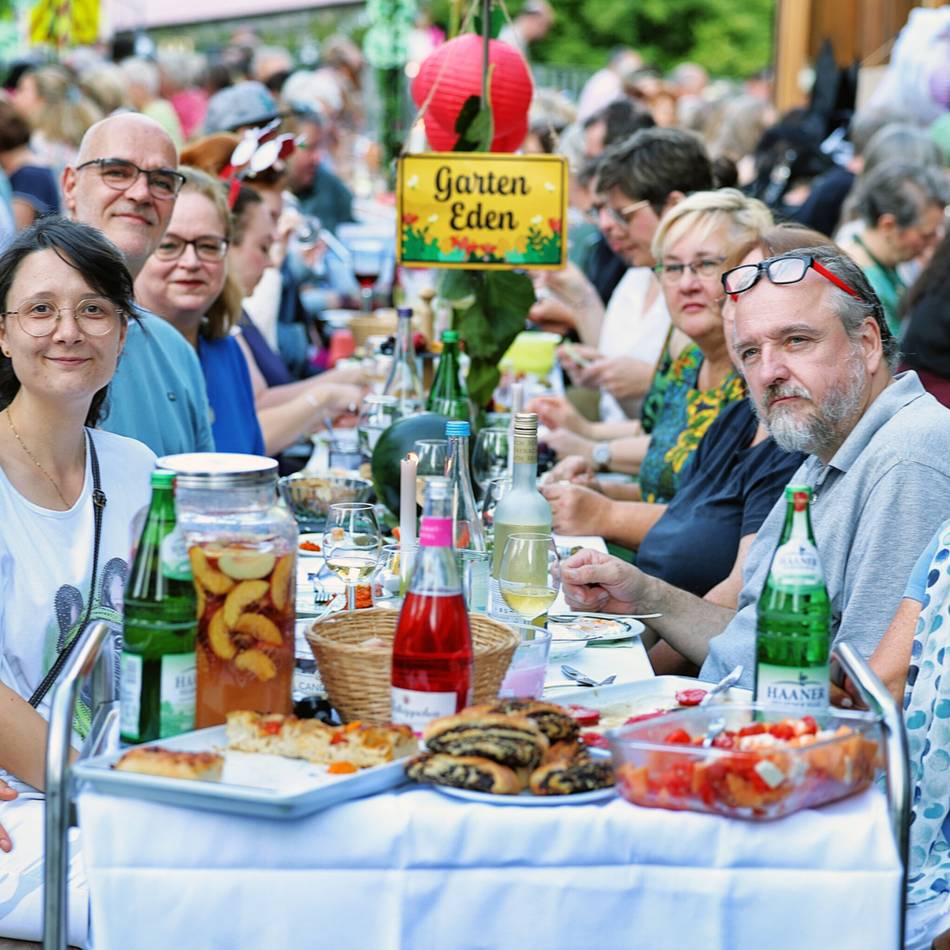 Attraktion in Mettmann: Rund 400 Bürger schmausten mit beim Neandermahl