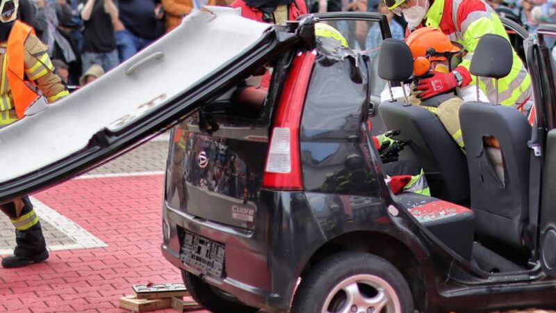 Tag der offenen Tür bei der Feuerwehr Hilden: „Wenn er Feuerwehrmann werden will, dann ist das ein guter Beruf“