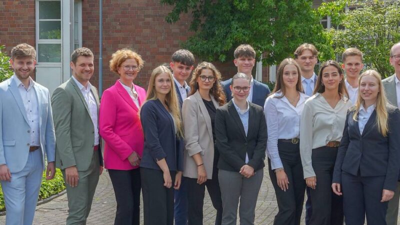 Unternehmen in Meerbusch: Elf Auszubildende starten bei der Volksbank