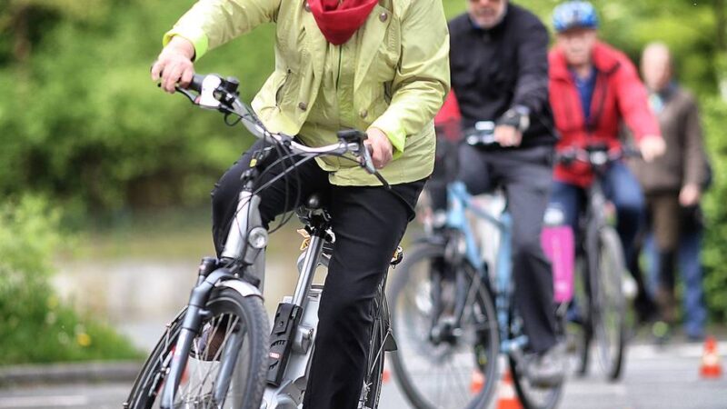 Kurse zur Verkehrssicherheit im Kreis Mettmann: Das sind die Tücken des Pedelecs und des Toten Winkels
