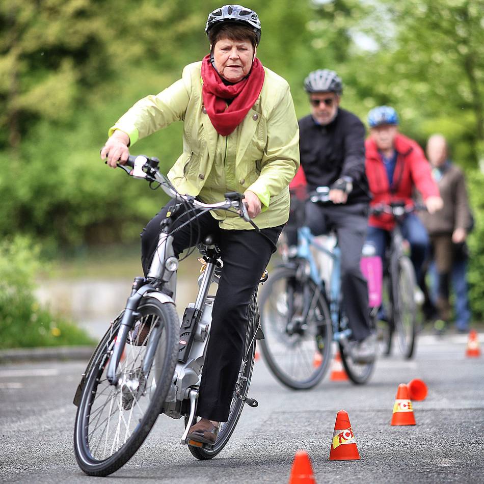 Kurse zur Verkehrssicherheit im Kreis Mettmann: Das sind die Tücken des Pedelecs und des Toten Winkels