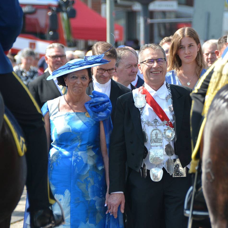 Schützenfest im Neusser Ortsteil: Grimlinghausen feiert Kirmesglück