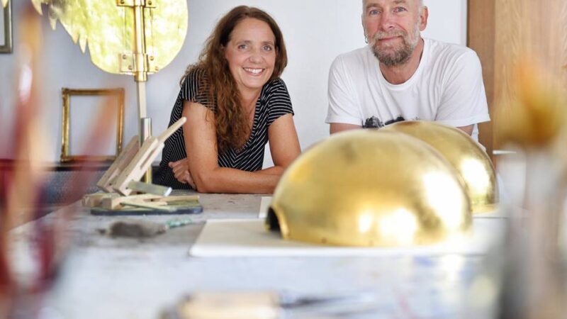 Filigrane Arbeit mit Strahlkraft in Wülfrath: Vergolder bringen Kirchturmspitze zum Leuchten