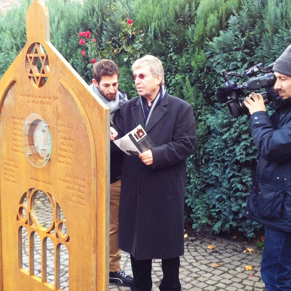 Offener Brief zum Waffenstopp: Halbbruder von Breyeller Shoah-Kind schreibt an Bundeskanzler Merz