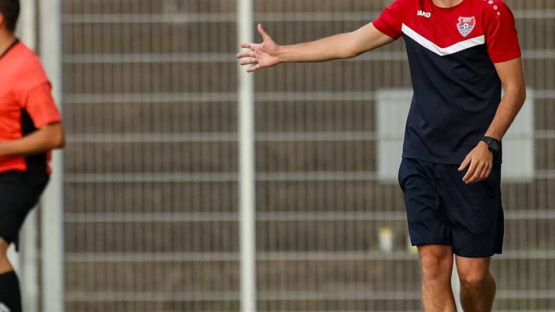 Beim ersten Oberliga-Saisonspiel: Warum KFC-Trainer Julian Stöhr in der Halbzeit laut werden musste