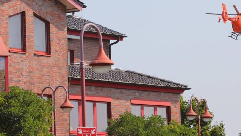 Im Rheinberger Underberg-Freibad: 14-Jähriger bei Sprung vom Fünf-Meter-Turm schwer verletzt