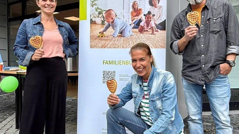 Eltern-Anlaufstelle der Stadt Wermelskirchen: Familienbüro backt „Waffeln am Stiel“