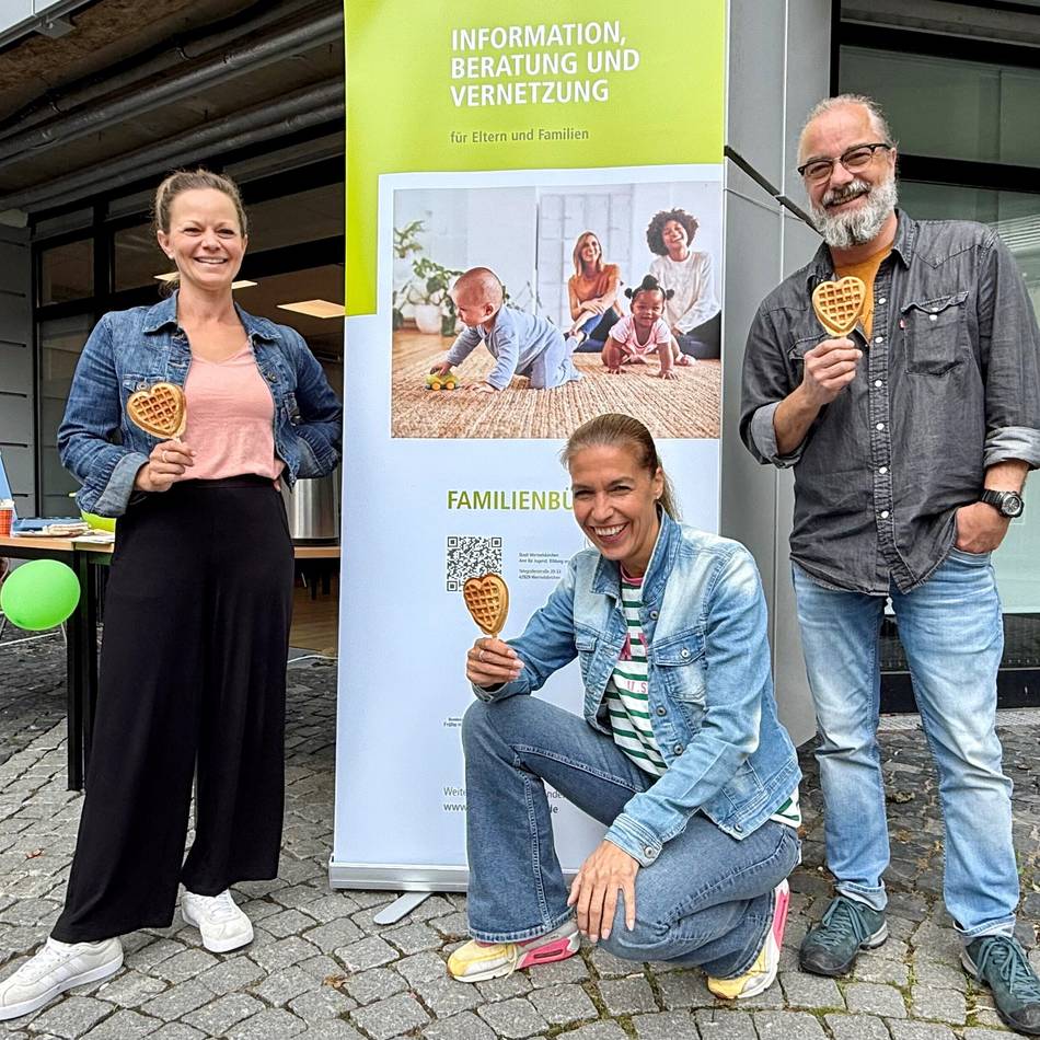 Eltern-Anlaufstelle der Stadt Wermelskirchen: Familienbüro backt „Waffeln am Stiel“