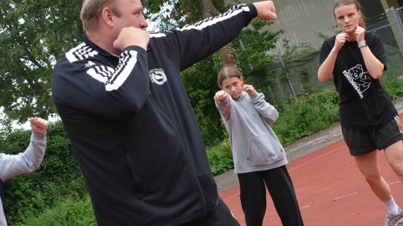 Schnuppertraining im Neusser Jahnstadion: Fitnessboxen – mehr als fliegende Fäuste