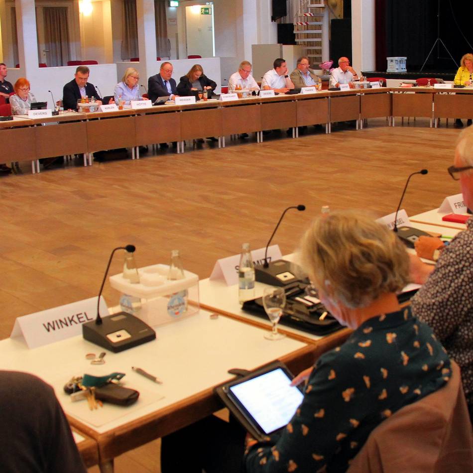 Kommunalwahl 2025: Was beim Blick in die Rheinberger Wahlverzeichnisse auffällt