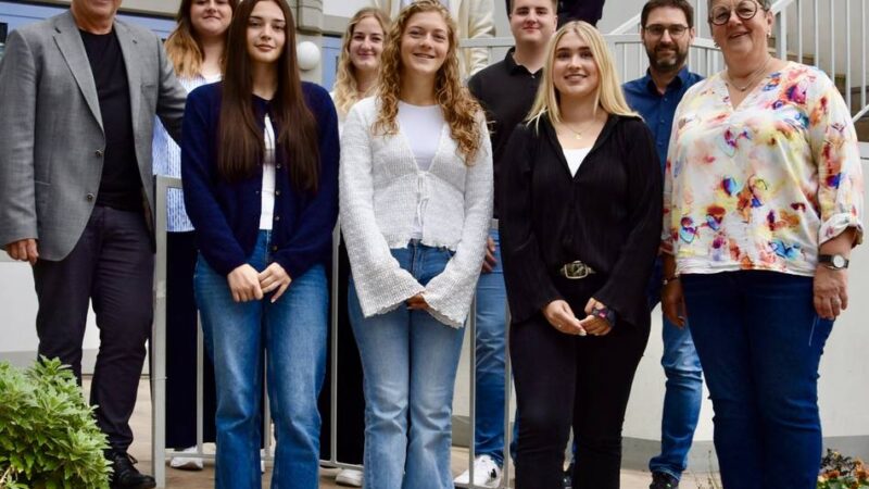 Start ins Berufsleben: Sieben neue Auszubildende bei der Stadt Rheinberg