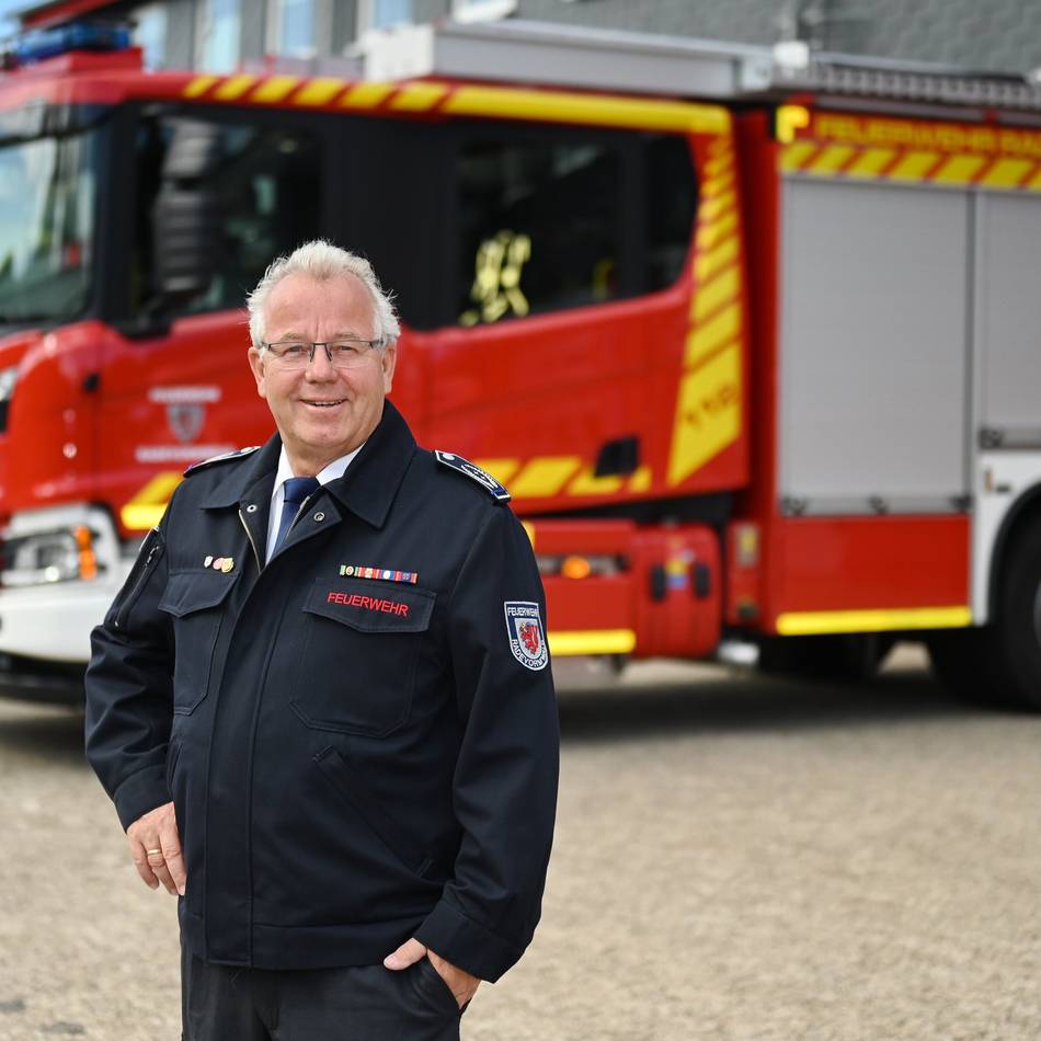 Feuerwehr Radevormwald: Dietmar Hasenburg ist jetzt Ehren-Stadtbrandinspektor