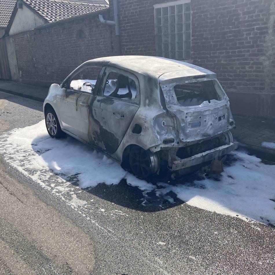 Fahrzeugbrand in Boisheim: „Der Mann hat mir das Leben gerettet“