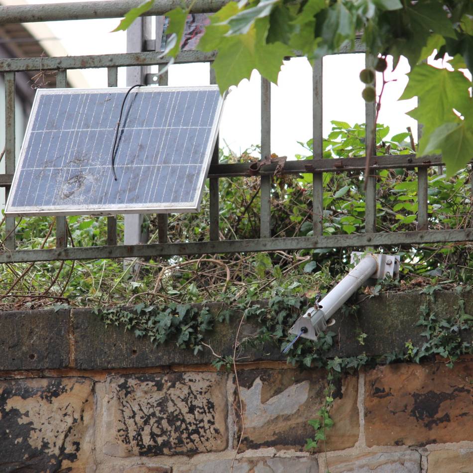 Am Mönchengladbacher Hauptbahnhof: Das Rätsel um das Solarpanel(chen) geht weiter