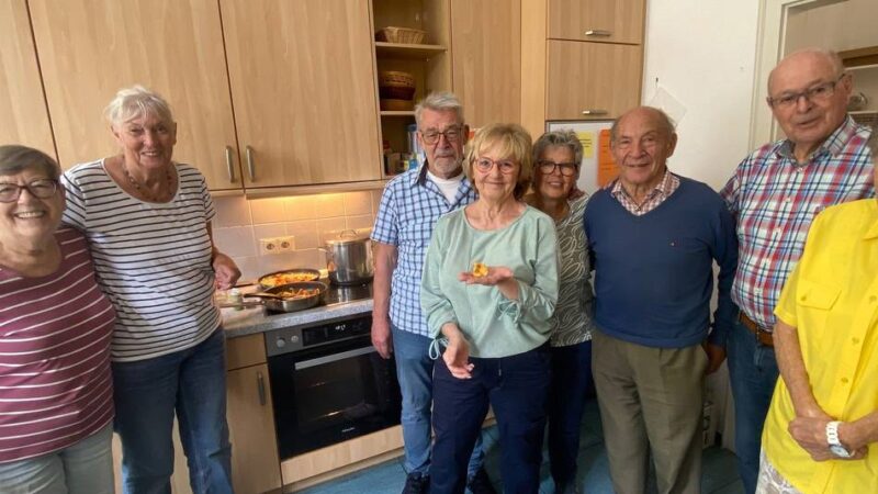 Kochgruppe im Haus der Begegnung in Wermelskirchen: „Das Essen schmeckt einfach anders in Gesellschaft“