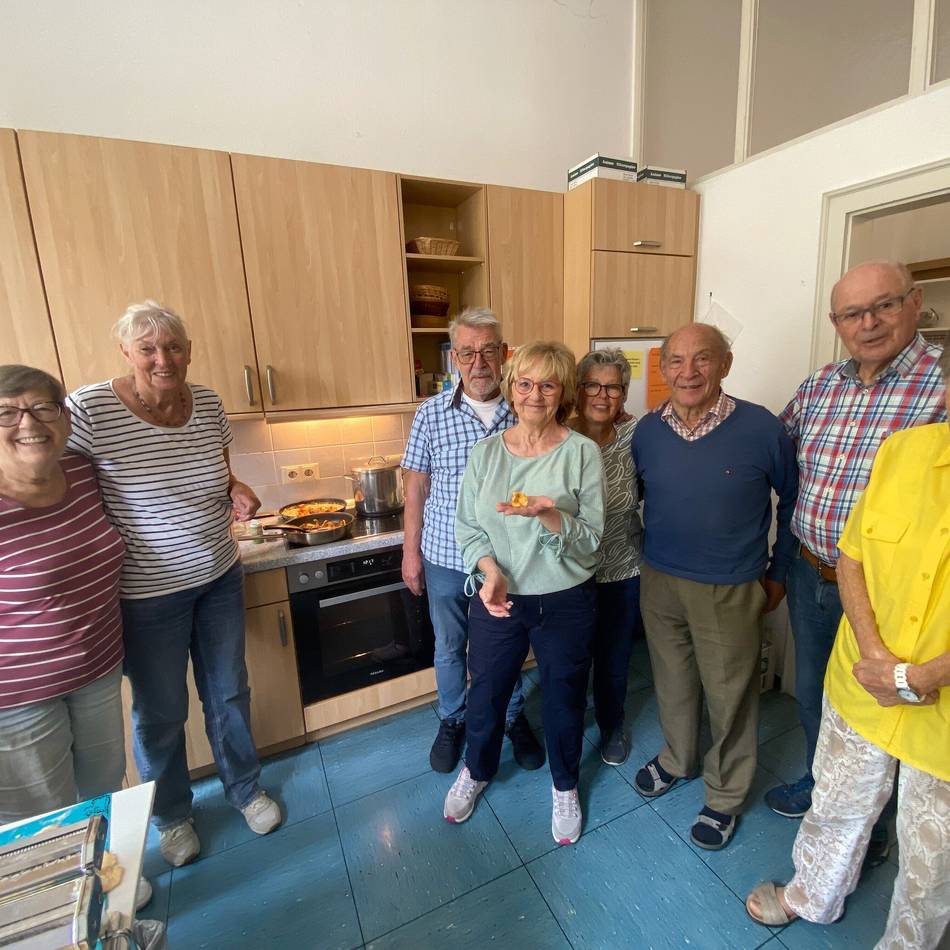 Kochgruppe im Haus der Begegnung in Wermelskirchen: „Das Essen schmeckt einfach anders in Gesellschaft“