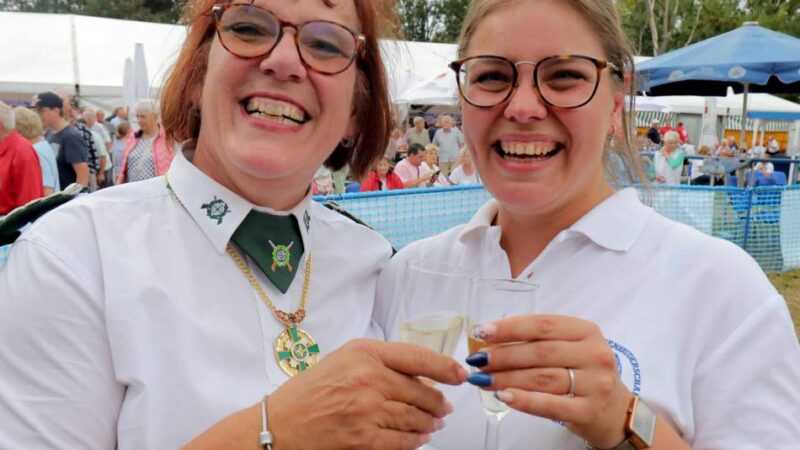 Schützenfest in Rheinberg: Mama Martina siegt im Mutter-Tochter-Duell