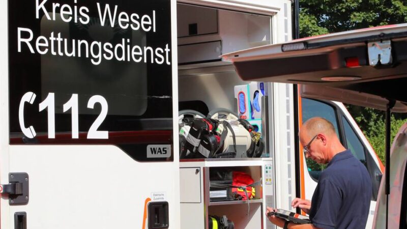 Rheinbergs Bürgermeister erleichtert: 14-jähriger Junge soll nach Badeunfall leichter verletzt sein als befürchtet