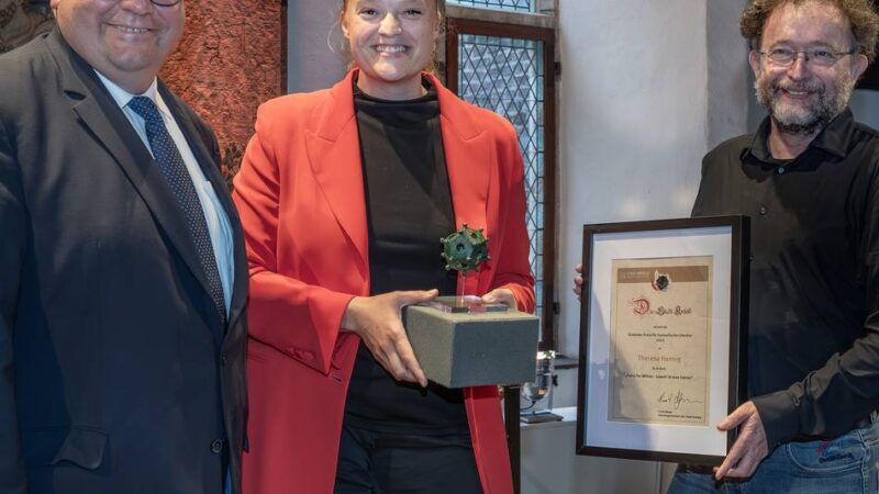 Verleihung des Krefelder Fantasy-Preises: „Das Schreiben hat wehgetan“ – Wie Theresa Hannig die Jury überzeugte