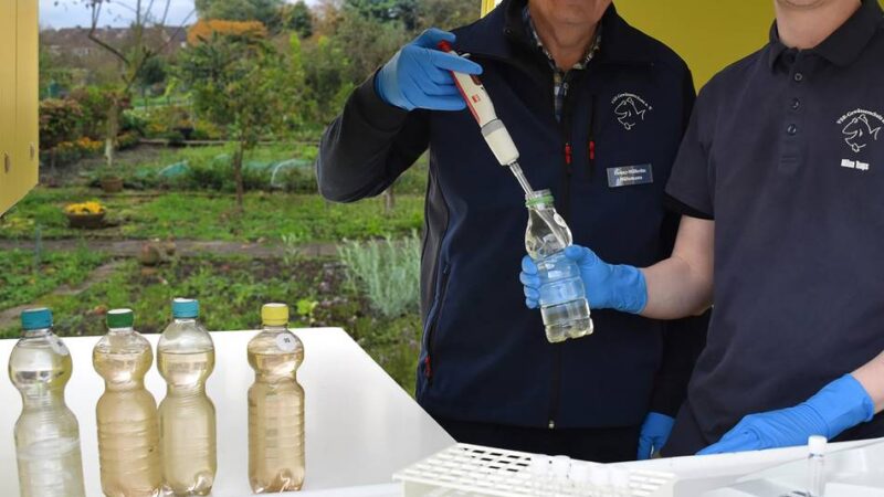 Labormobil macht Halt in Mönchengladbach: Gießen, planschen, trinken? Brunnenwasser auf Schadstoffe testen lassen