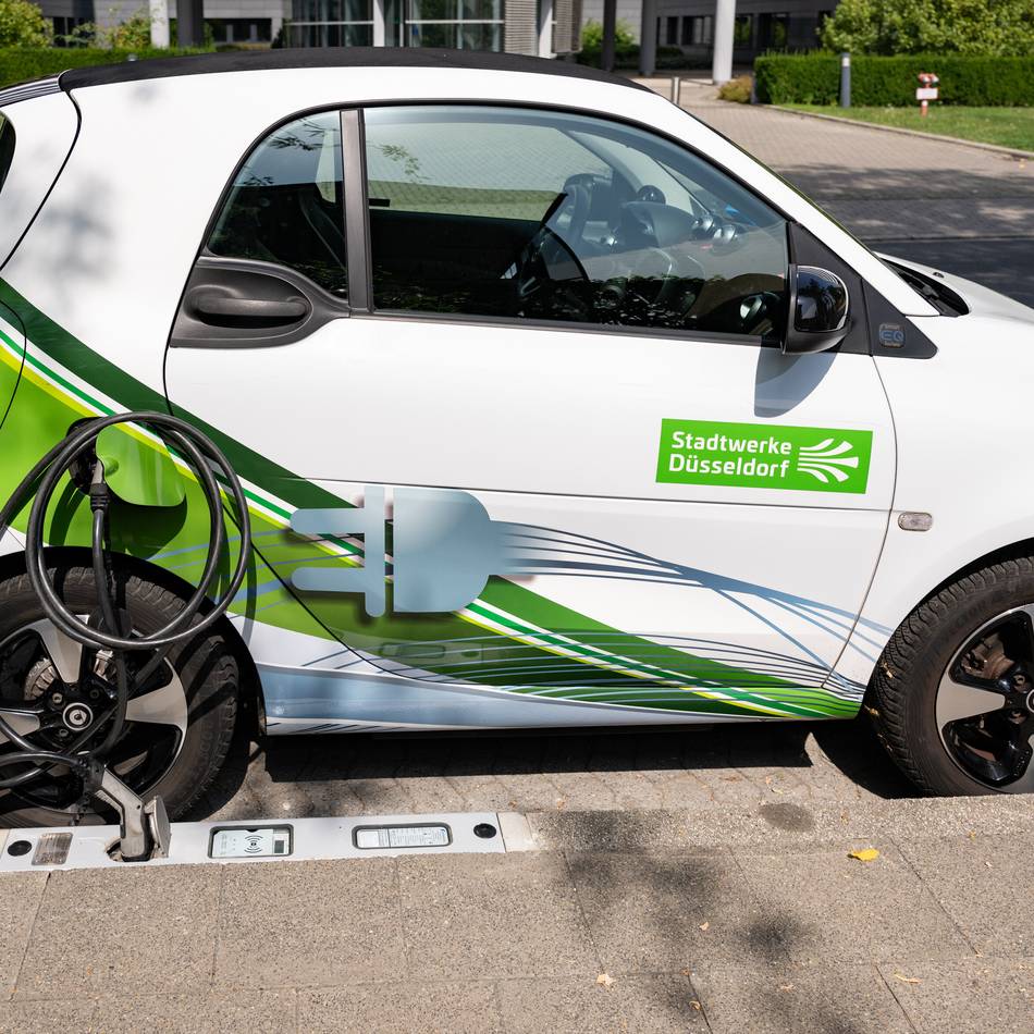 Premiere in Derendorf geglückt: „Mobilität von morgen“ – Düsseldorf bekommt weitere Ladebordsteine für E-Autos