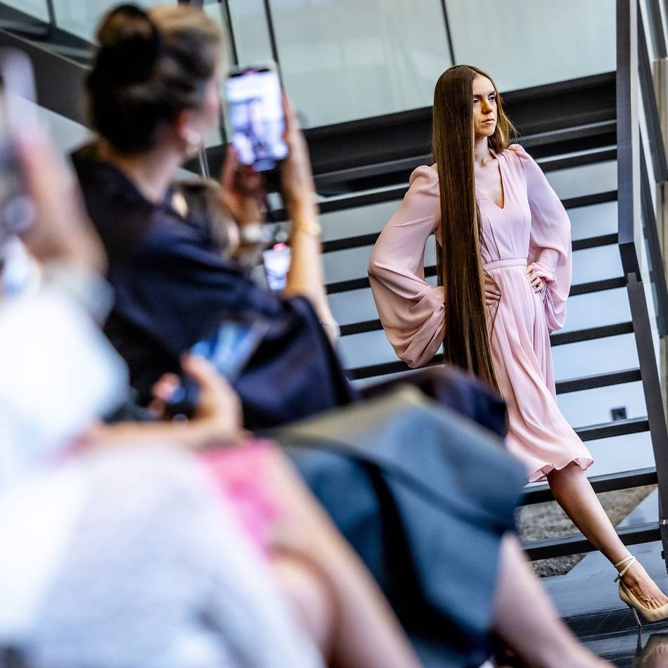 Fashion & Art-Night in Düsseldorf: Mode trifft Kunst im Café Emanuel