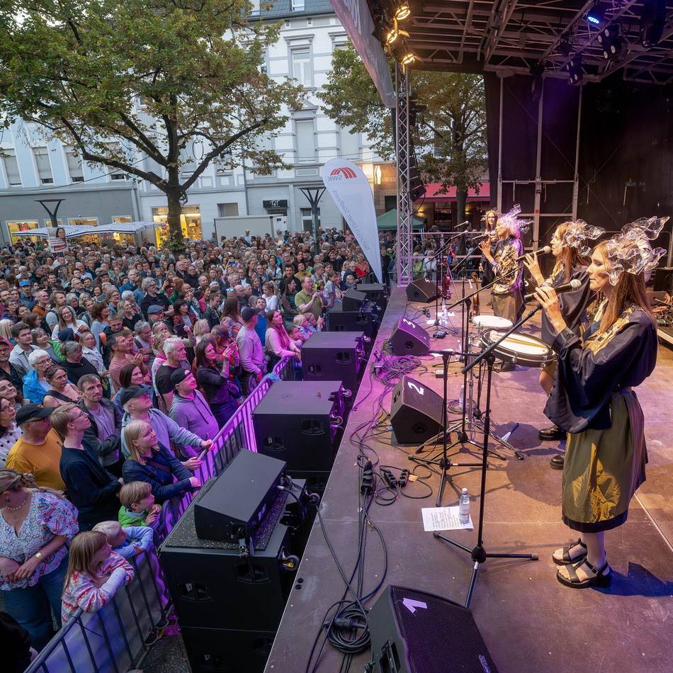 Folklorefest 2025 in Krefeld: Beste Stimmung nicht nur bei Tautumeitas