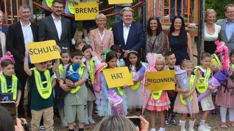Schulbeginn in Neuss: Ministerin Feller mahnt zu mehr Vorsicht auf dem Schulweg