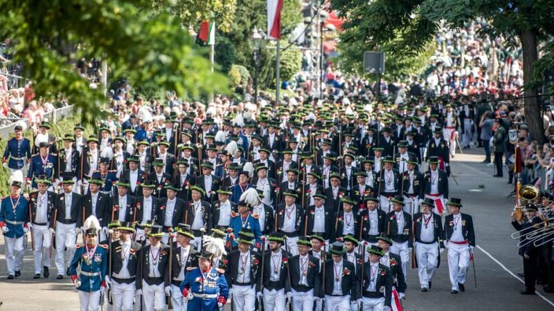 Übertragung vom Markt in Neuss: So sehen Sie die Königsparade im Livestream