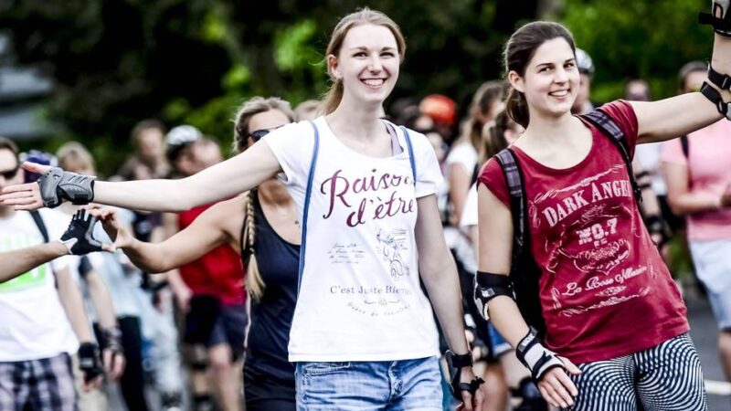 Auf Rollschuhen durch Düsseldorf : Die nächste Rollnacht geht zur Arena – mit Fahrt in den Innenraum