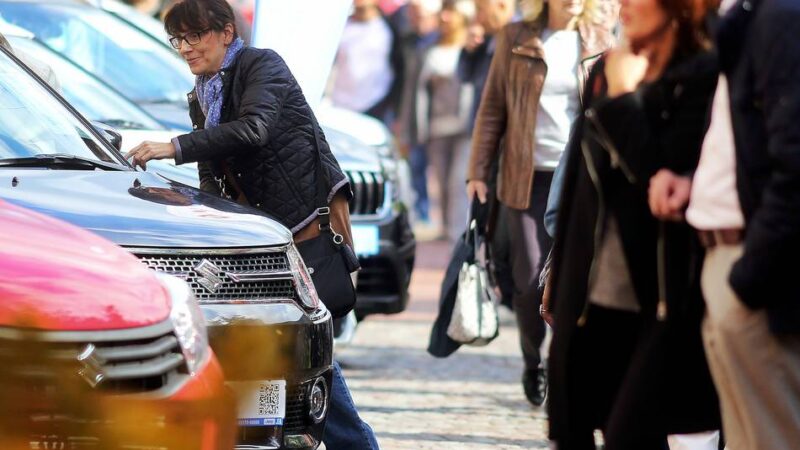 Verkaufsoffener Sonntag in Hilden: Herbstmarkt und Autoshow laden in die City ein