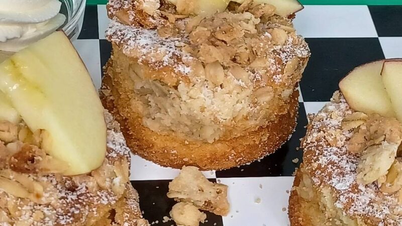 Kolumne Backen wir´s an: Zarte Apfeltörtchen mit Streuseln