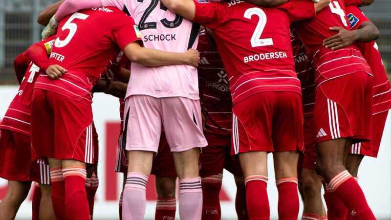 Premiere für die „Zwote“: Warum Fortunas U23 neuerdings mit Namen auf den Trikots spielt
