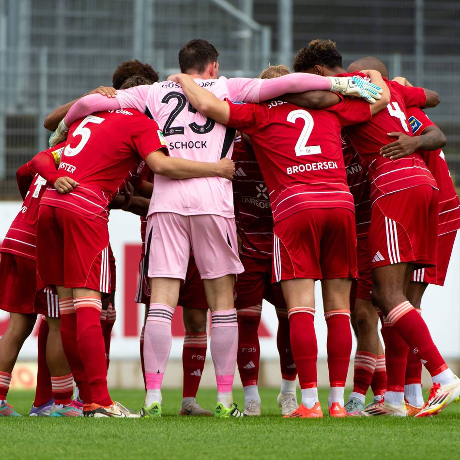 Premiere für die „Zwote“: Warum Fortunas U23 neuerdings mit Namen auf den Trikots spielt
